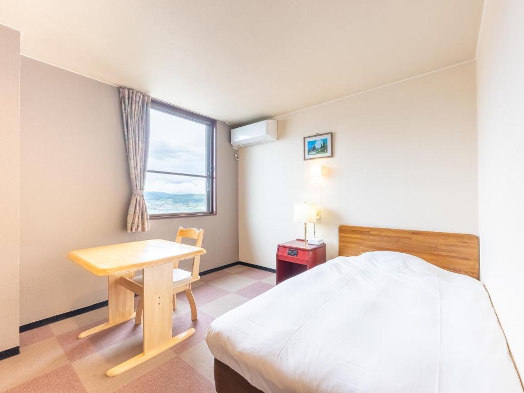 Postel nebo postele na pokoji v ubytování Tabist Travel Inn Shinshu Nakano