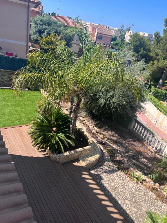 Vonkajšia záhrada v ubytovaní Willa con piscina