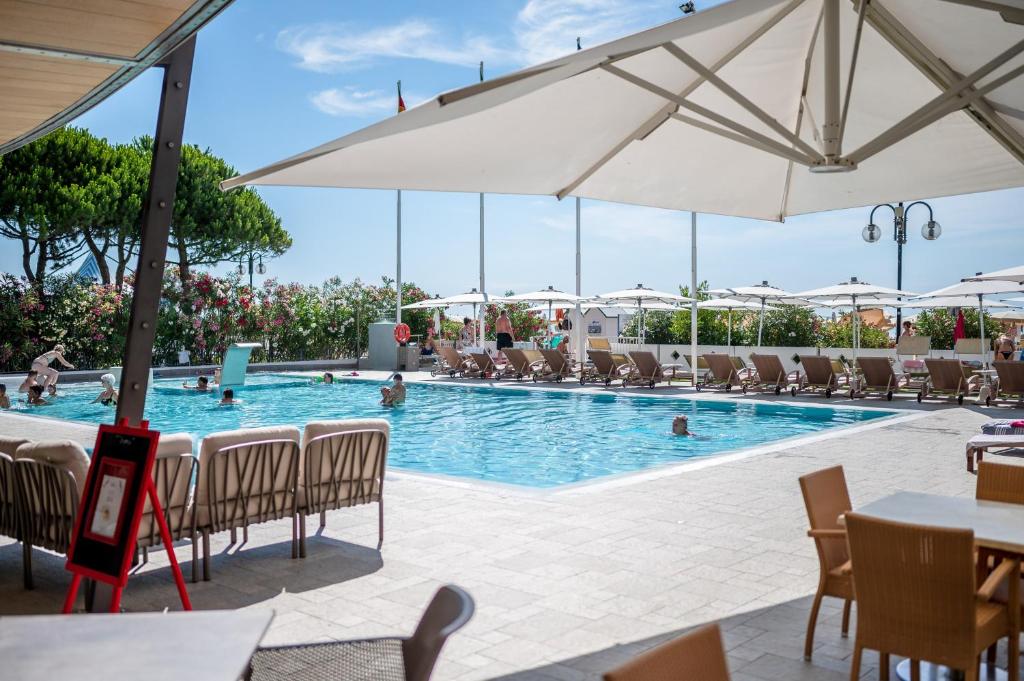 Bazén v ubytování Hotel Cesare Augustus nebo v jeho okolí