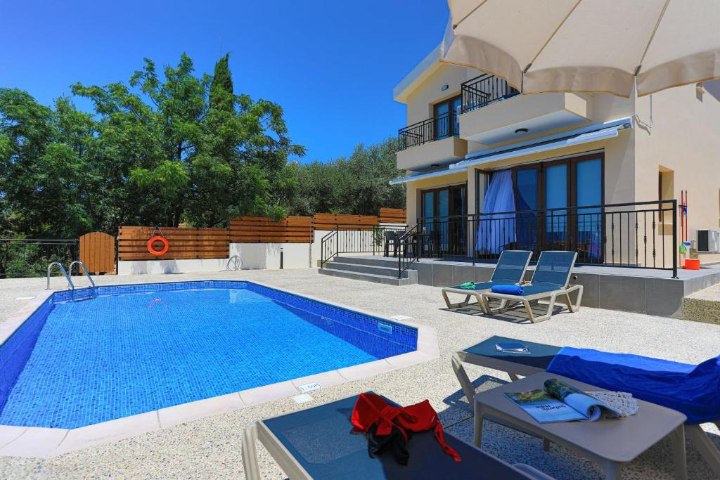 Πισίνα στο ή κοντά στο Villa Salina