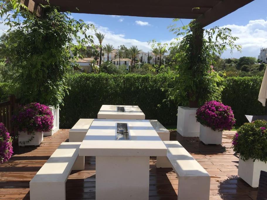 Zahrada ubytování Luxury apartment in Golf Hills, Estepona.