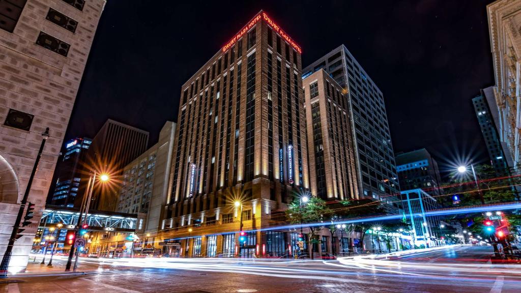 a city street at night with a tall building at Drury Plaza Hotel Milwaukee Downtown in Milwaukee