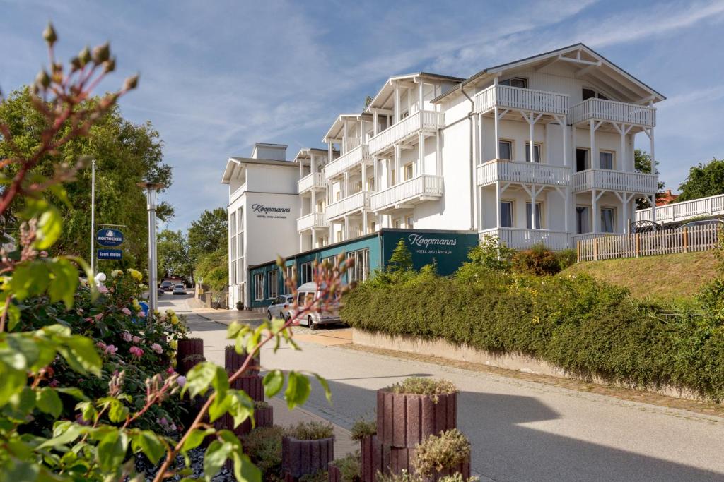 Koopmanns Hotel und Lädchen Göhren auf Rügen, April 2022