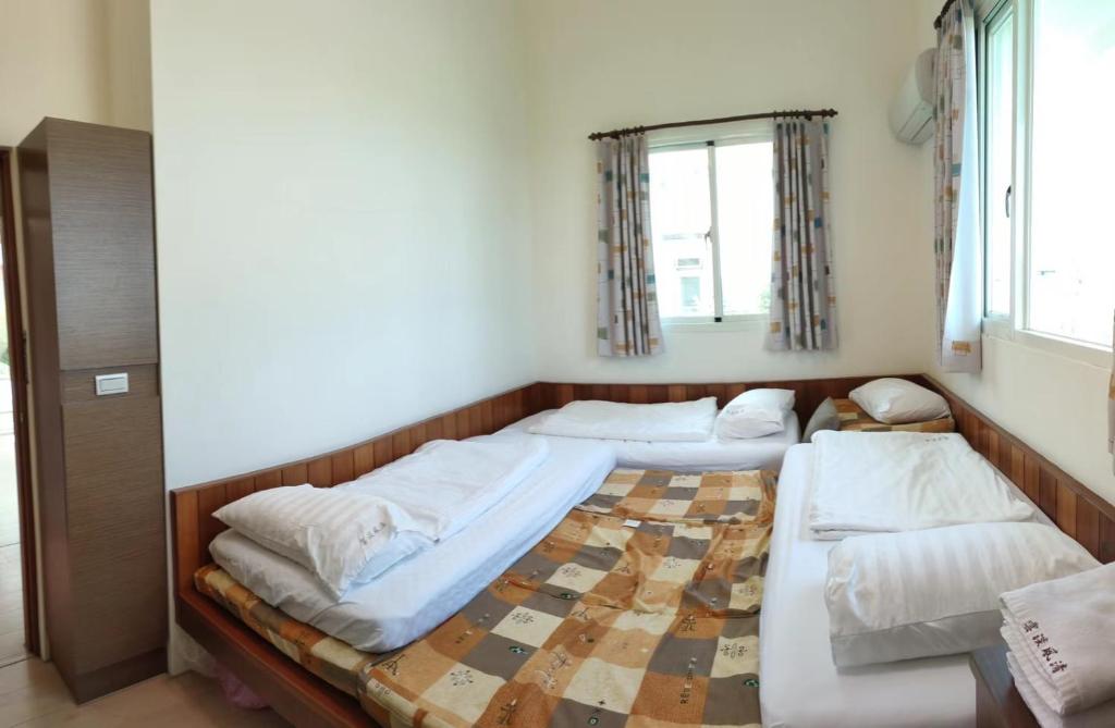 Home-Link B&B - Economy Triple Room With Shared Bathroom