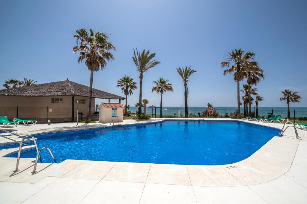 Basen w obiekcie El Mirador de Estepona lub w pobliżu
