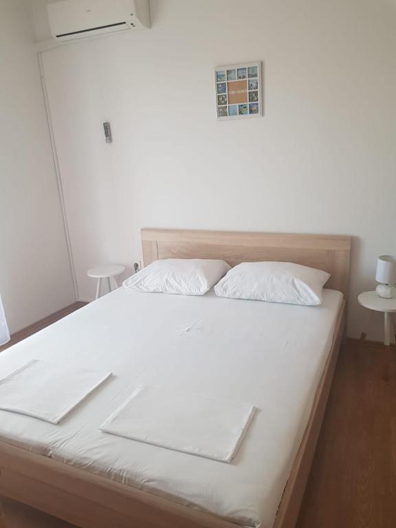 Postel nebo postele na pokoji v ubytování Apartments and rooms with parking space Metajna, Pag - 4120