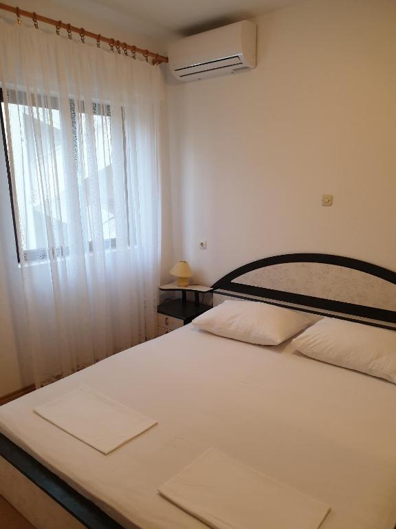 Postel nebo postele na pokoji v ubytování Apartments and rooms with parking space Metajna, Pag - 4120