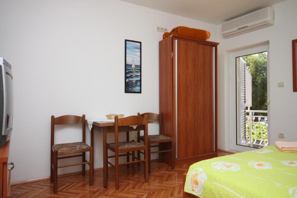 Posteľ alebo postele v izbe v ubytovaní Studio Drvenik Donja vala 6658a