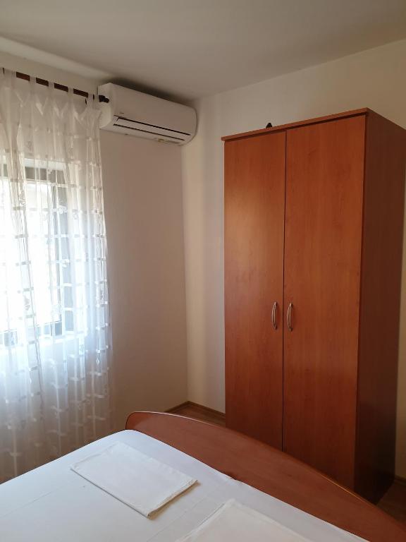 Postel nebo postele na pokoji v ubytování Apartment Metajna 4120d