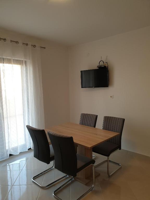 TV a/nebo společenská místnost v ubytování Apartment Metajna 4120d