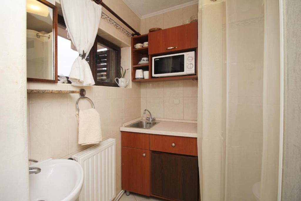 Kuchyň nebo kuchyňský kout v ubytování Apartments and rooms with WiFi Makarska - 11063