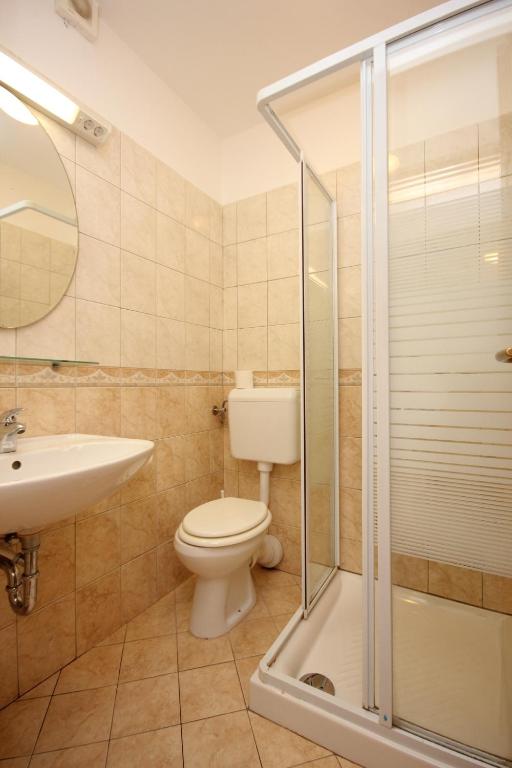 Kúpeľňa v ubytovaní Apartments and rooms by the sea Zaglav, Dugi otok - 8144