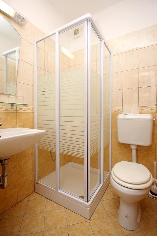Kúpeľňa v ubytovaní Apartments and rooms by the sea Zaglav, Dugi otok - 8144