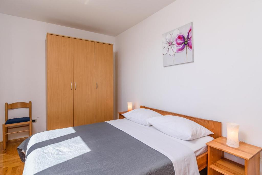Fotografia z galérie ubytovania Family friendly apartments with a swimming pool Trogir - 16509 v Trogiri
