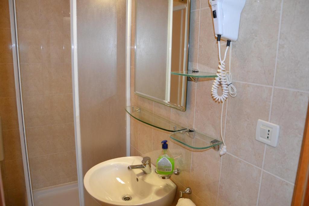 Fotografia z galérie ubytovania Family friendly apartments with a swimming pool Trogir - 16509 v Trogiri