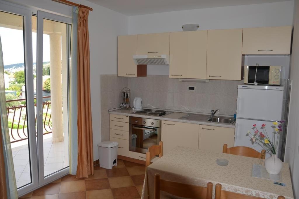Fotografia z galérie ubytovania Family friendly apartments with a swimming pool Trogir - 16509 v Trogiri