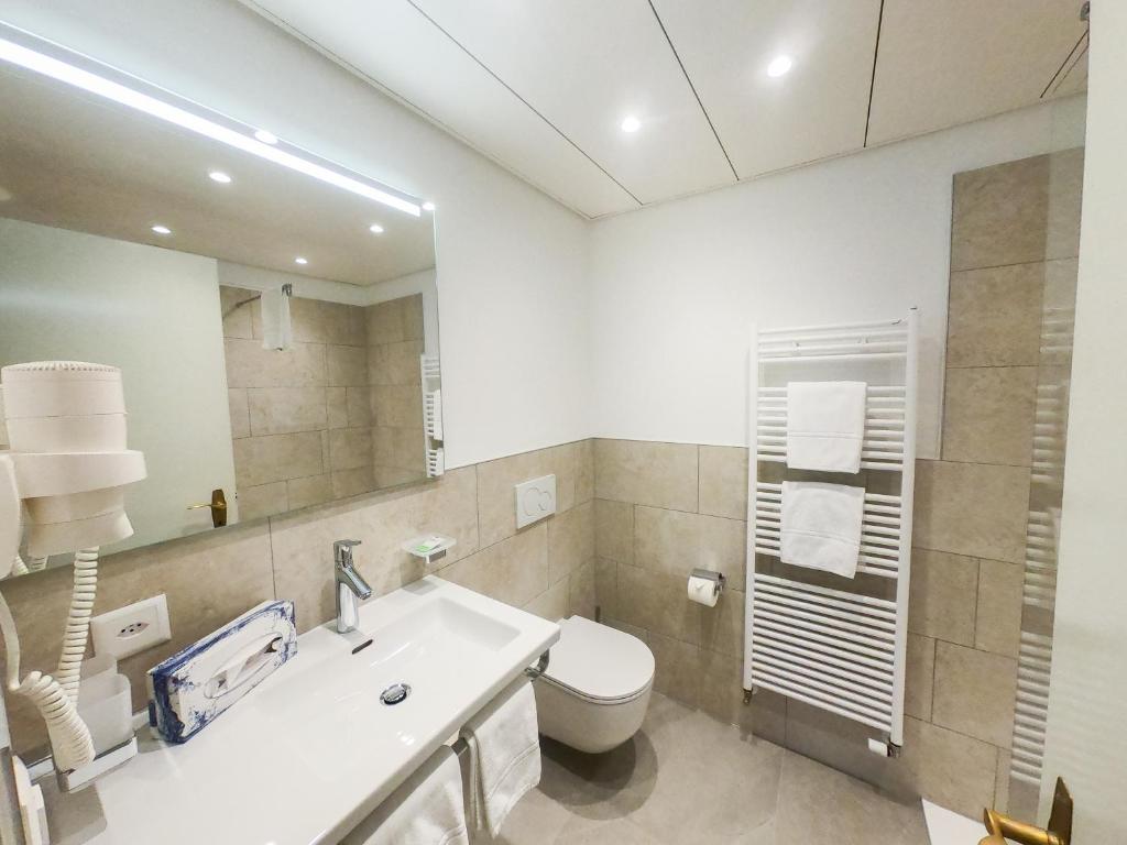 Koupelna v ubytování Hotel La Perla