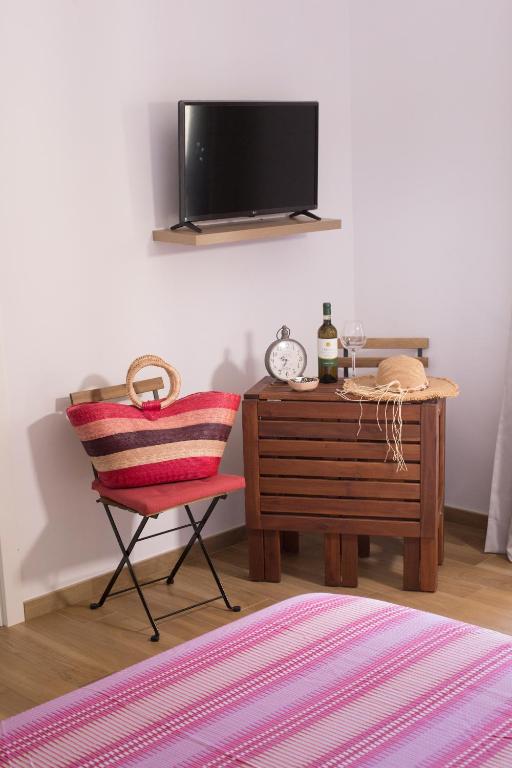 Televízia a/alebo spoločenská miestnosť v ubytovaní Estate4home - SOFIA FLORA