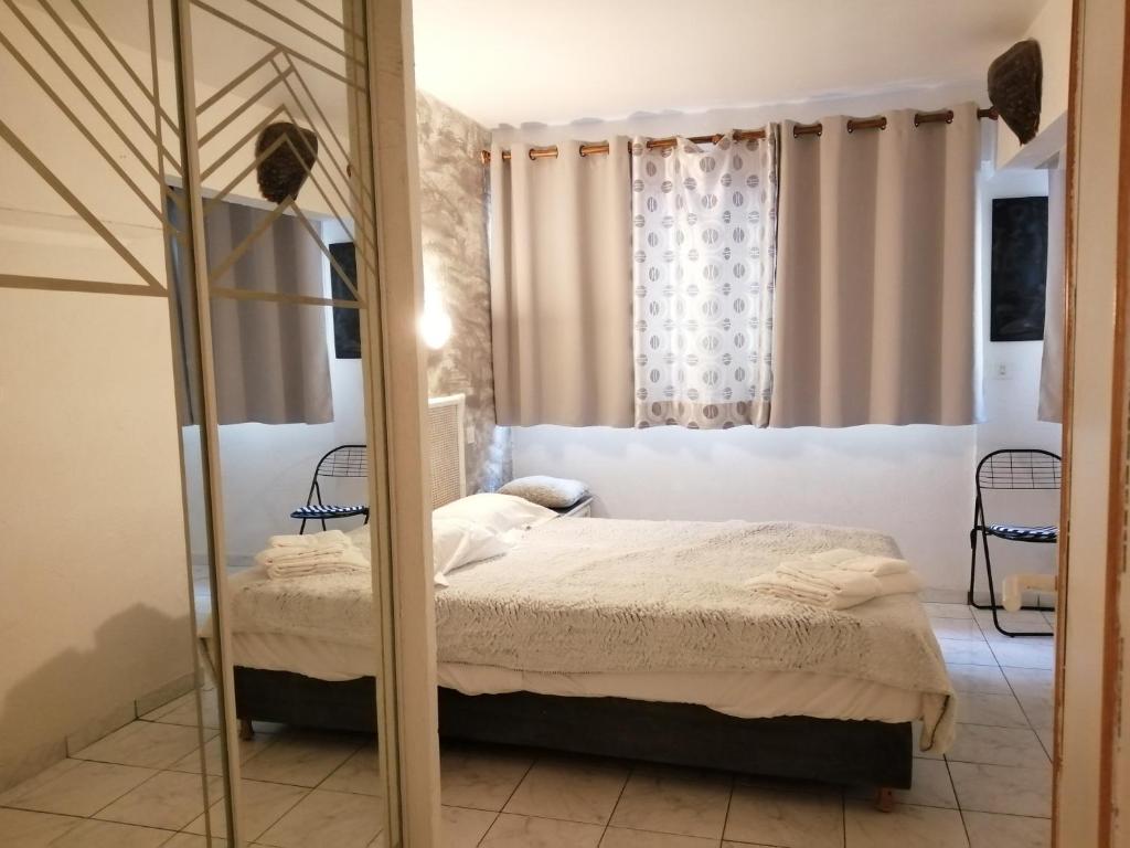 Llit o llits en una habitaci&oacute; de Luxurious Three Bedrooms Cannes Duboys Angers