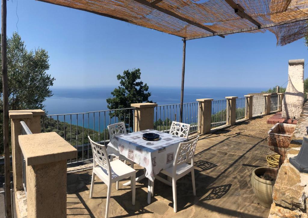 Villa Gabriella con vista mare, internet e parcheggio