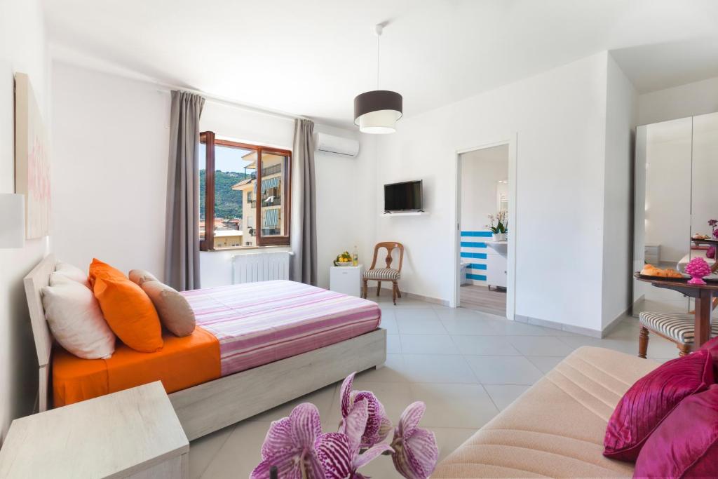 Televízia a/alebo spoločenská miestnosť v ubytovaní Estate4home - SOFIA FLORA