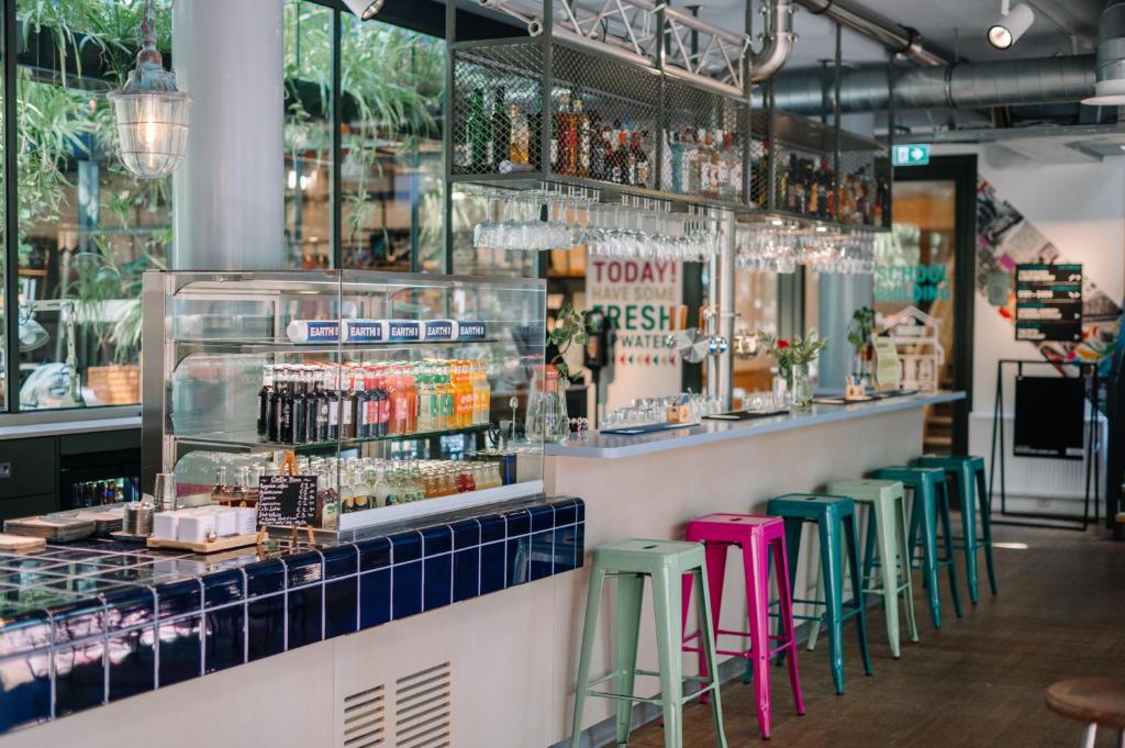 Restaurace v ubytování Stayokay Hostel Amsterdam Vondelpark