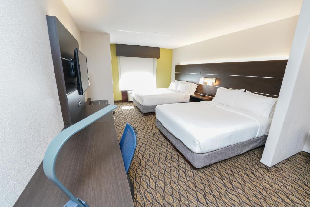 Holiday Inn Express and Suites Springfield Medical District by IHG photo