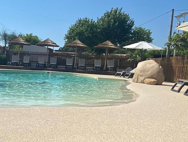 Bazén v ubytování Mariana Plage nebo v jeho okolí