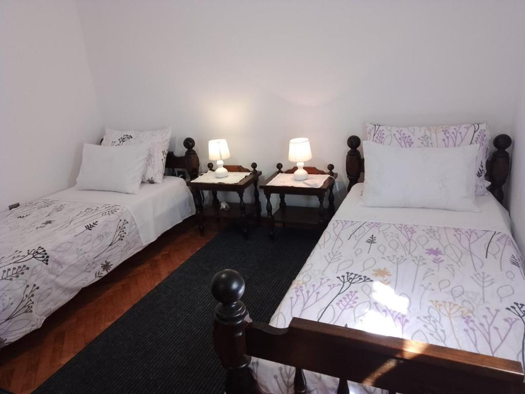 Posteľ alebo postele v izbe v ubytovaní Apartman Plava riba