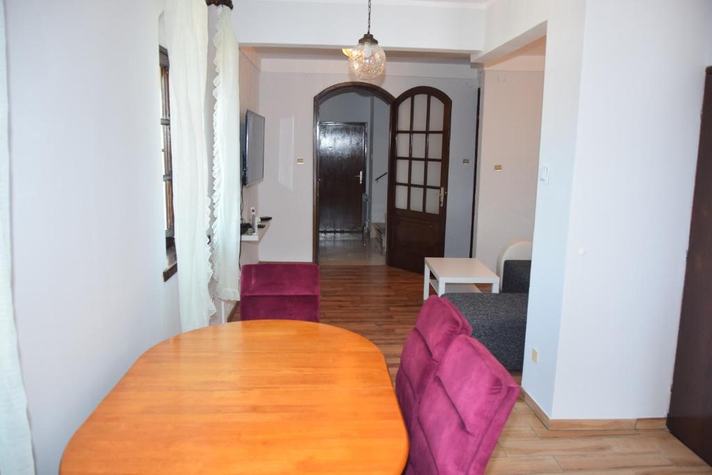 Posedenie v ubytovaní Apartman Plava riba
