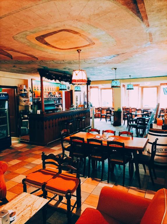 Restaurace v ubytování IHR Hotel Villa Emma