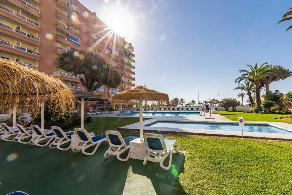 Bazén v ubytovaní SOLANA Fuengirola 16 17 alebo v jeho blízkosti