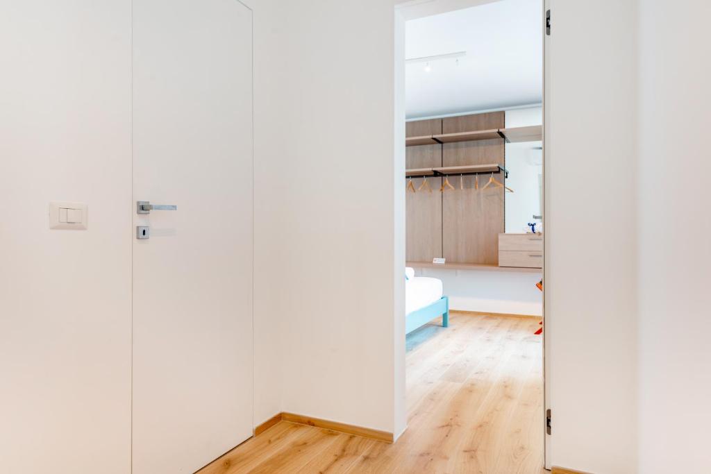 Posteľ alebo postele v izbe v ubytovaní Waterfront Apartment with seaview balcony