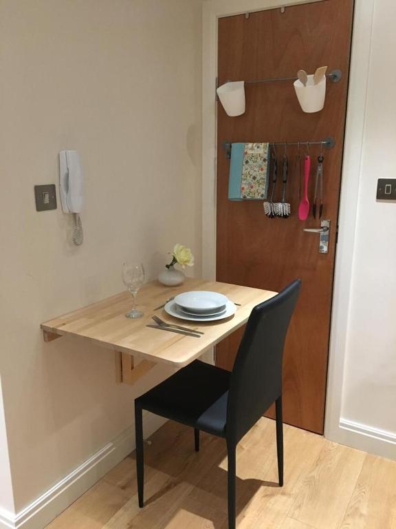 Studio flat in the heart of Golders Green - One-Bedroom Apartment