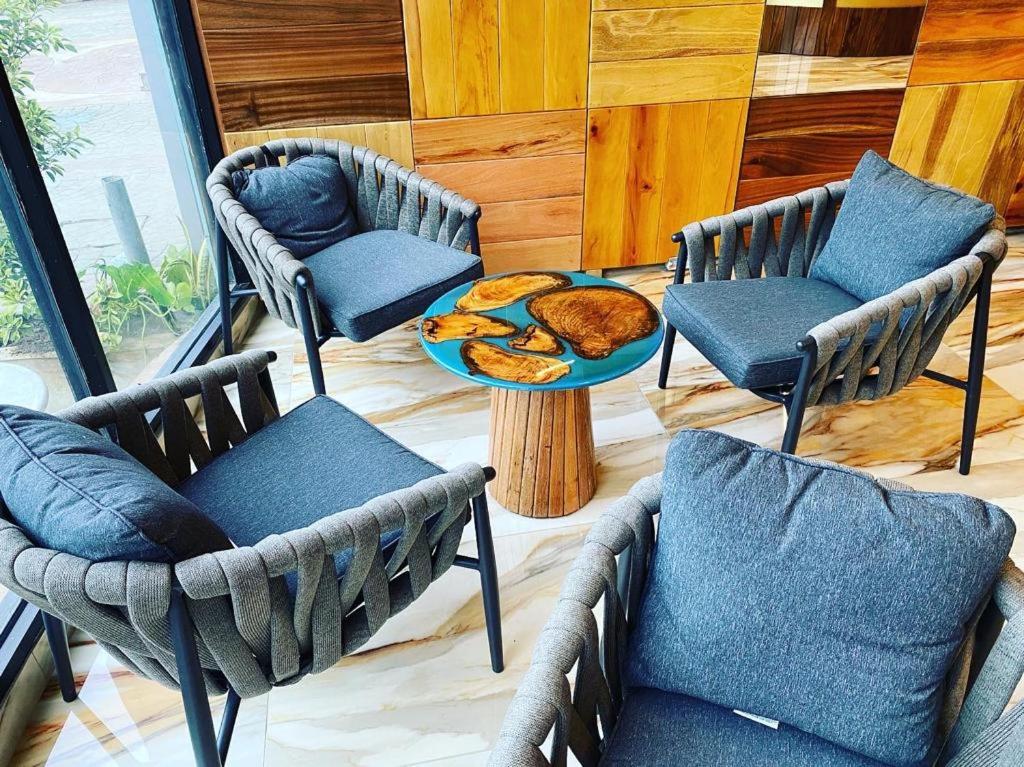 Posezení v ubytování Murex Plaza Hotel & Suites