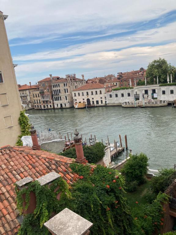 a view of a river in a city with buildings at Hotel Dei Dragomanni in Venice