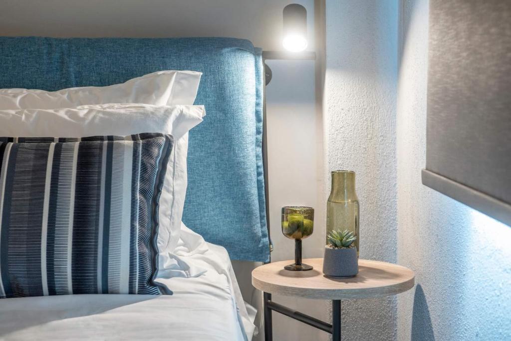 Postel nebo postele na pokoji v ubytování Heraclea Luxury Suites
