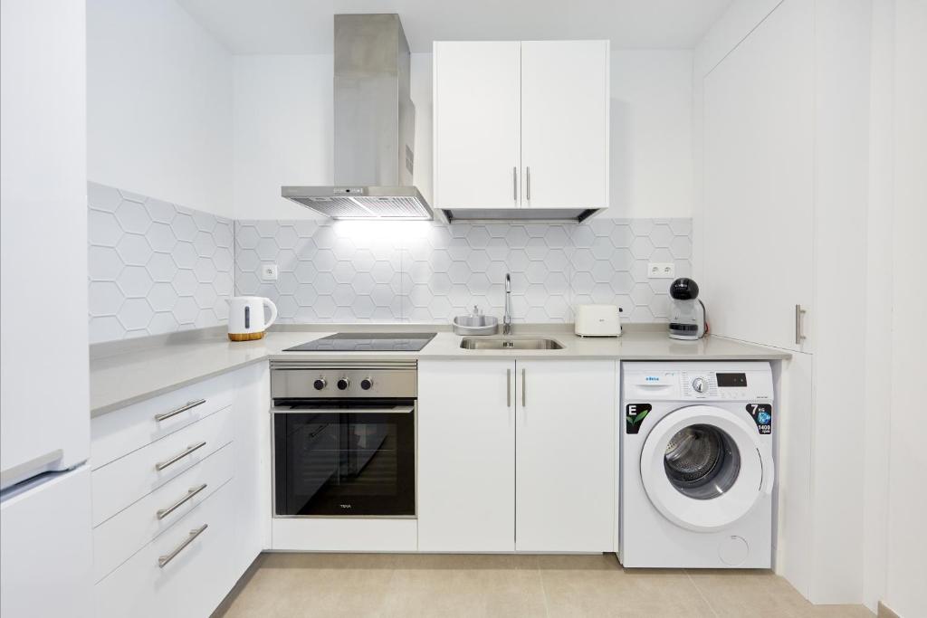 Kuchyň nebo kuchyňský kout v ubytování Sonrisa Deluxe Apartments, Levante