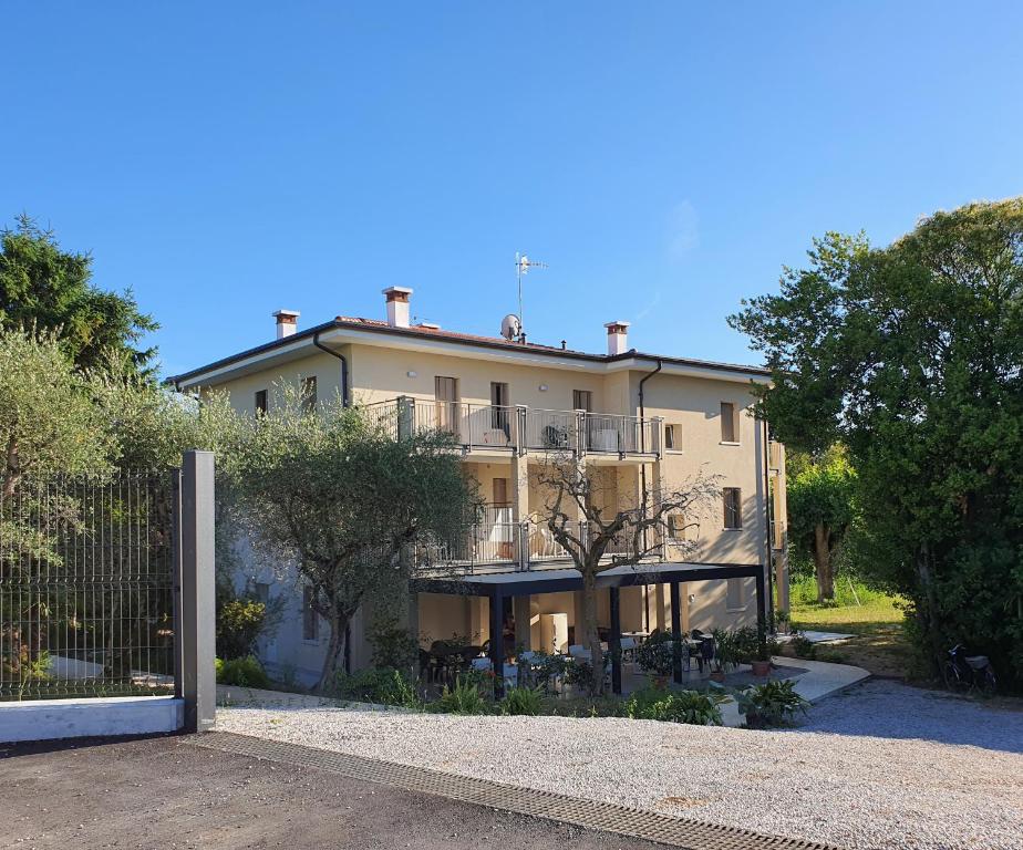 a large house with a fence in front of it at Albergo Campagnola in Lazise