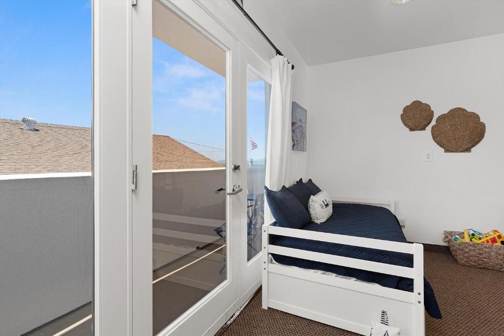 Beach House Inn & Suites photo