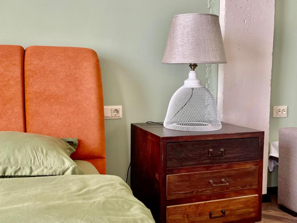 Postel nebo postele na pokoji v ubytování Claude Monet Seaside Hotel