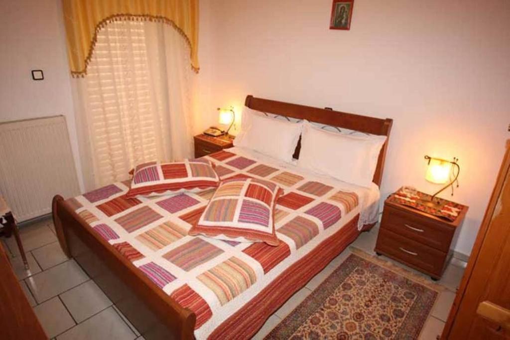 コニツァにあるFiloxeniaのベッドルーム1室(枕2つ付)