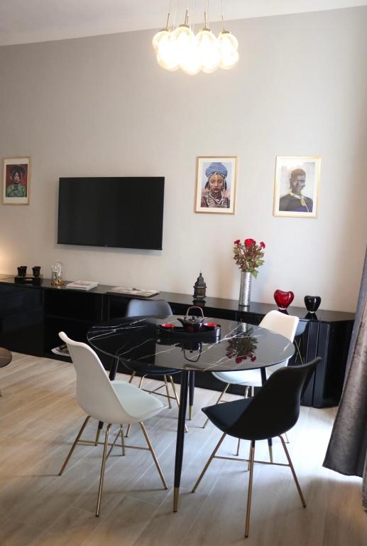 Calefati Gallery Luxury Apartment - 9