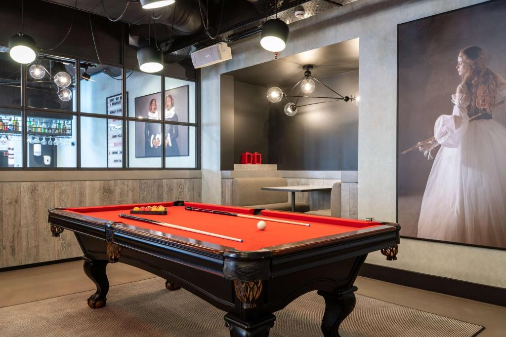 Radisson RED Brussels - Resim 24