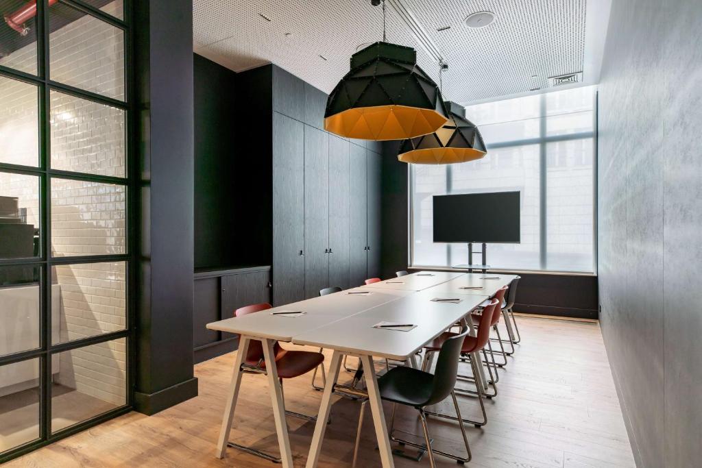 Radisson RED Brussels - Resim 26