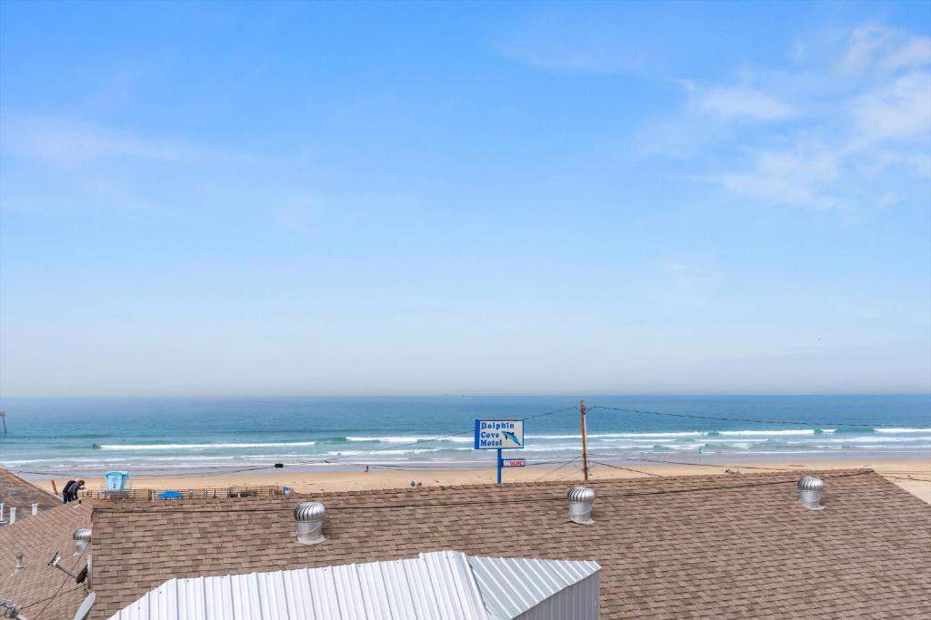 Beach House Inn & Suites photo