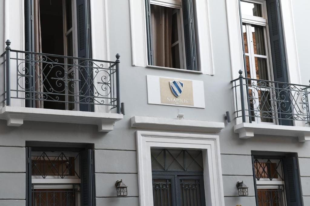 Neapolis 1897 Boutique Luxury Rooms - Resim 6