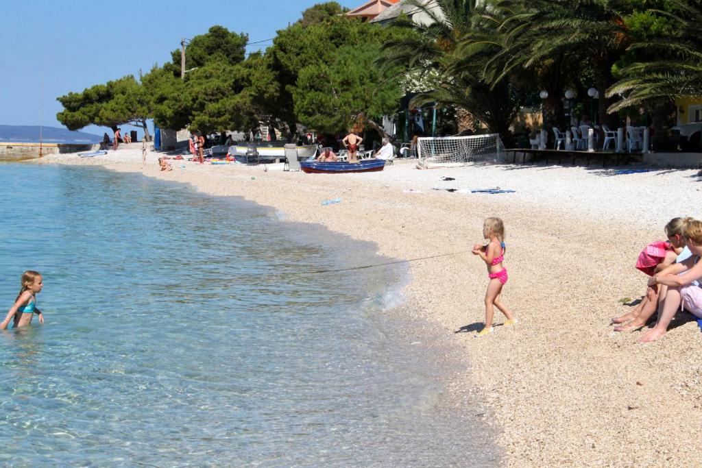 Fotografia z galérie ubytovania Apartments by the sea Promajna, Makarska - 2642 v destinácii Promajna