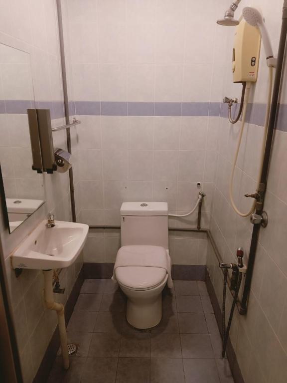 Koupelna v ubytování T Hotel Anggerik
