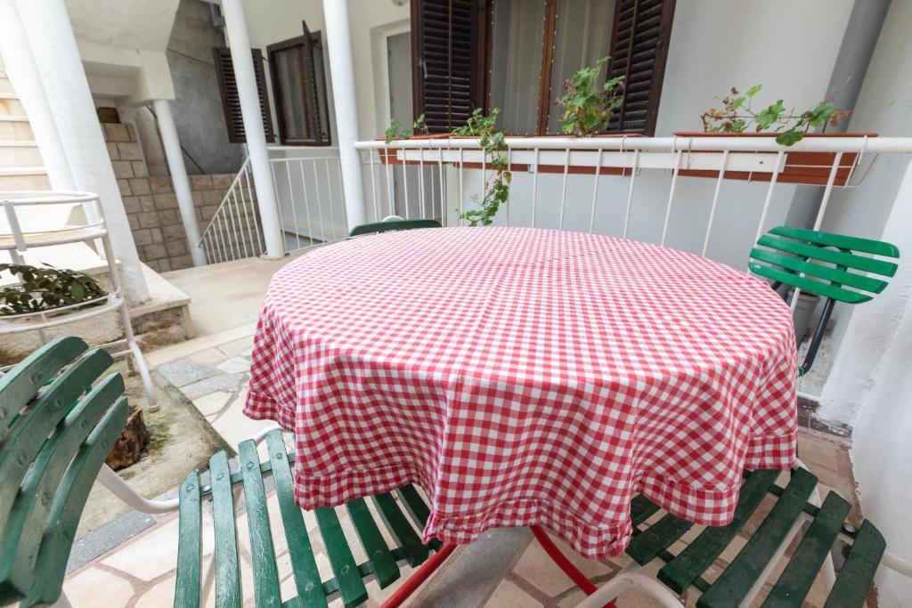 Balkón alebo terasa v ubytovaní Apartment Podgora 11469a